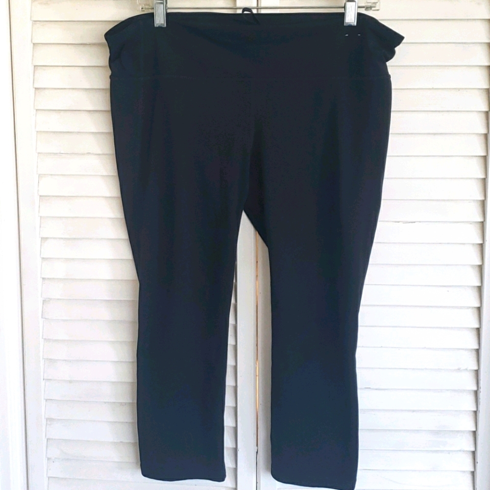 GAP FIT Black Crop  Workout pants w/Drawstring, XL